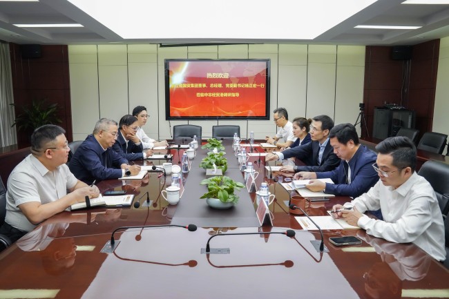 浙江省國貿(mào)集團總經(jīng)理楊正宏調(diào)研中非經(jīng)貿(mào)港