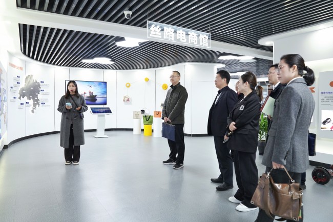 中國人民銀行浙江省分行副行長、國家外匯管理局浙江省分局副局長馮子興一行來中非經(jīng)貿(mào)港調(diào)研